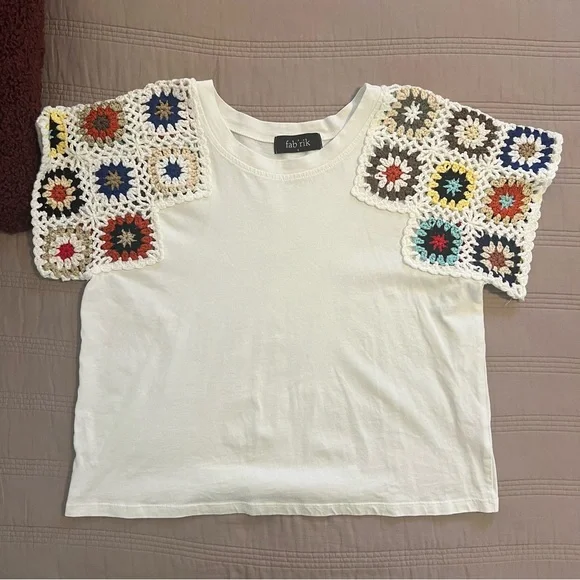 Fab'rik White Top with Multicolor Crochet Sleeves - Picture 3 of 5